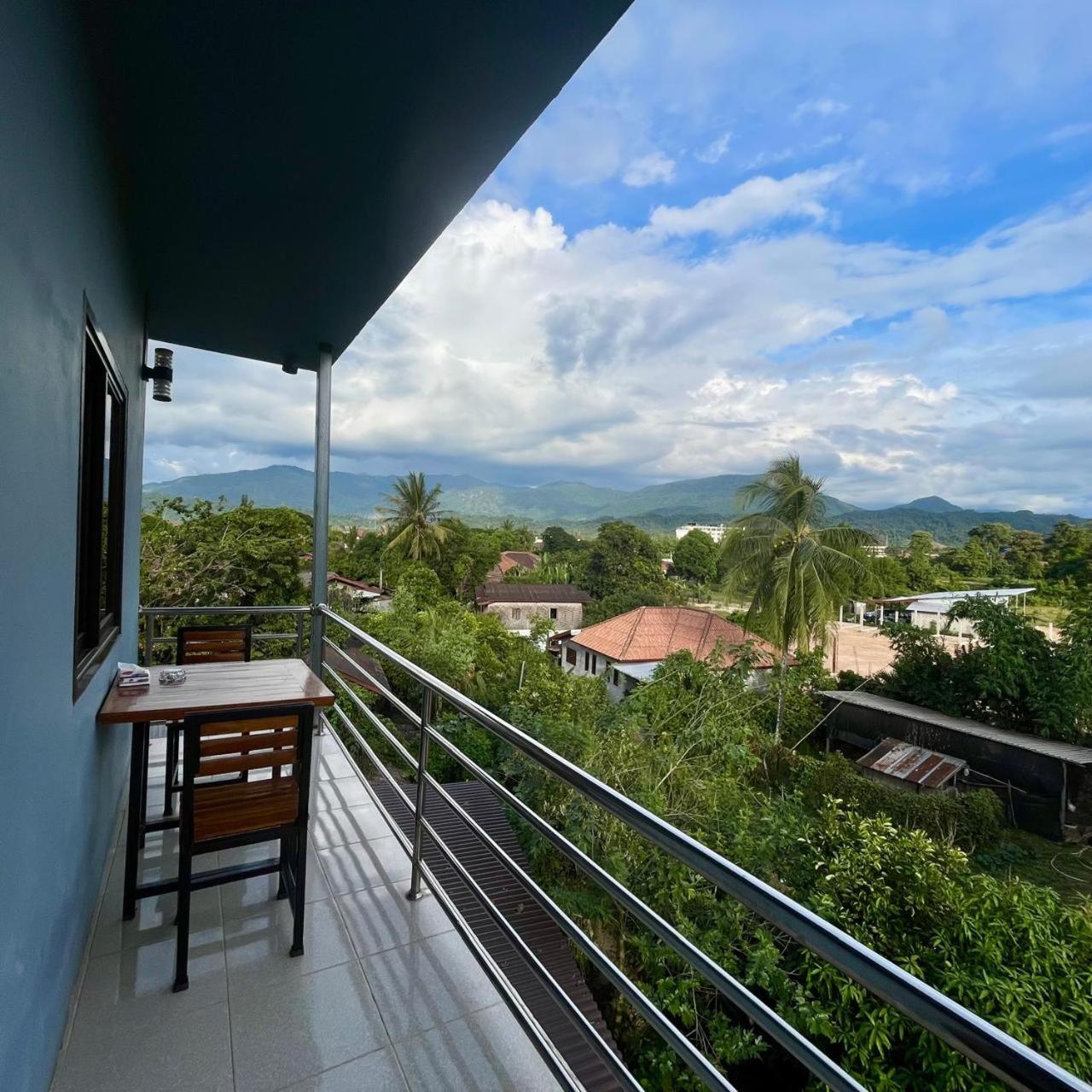 Smile Guesthouse Vangvieng 방 비엥 외부 사진