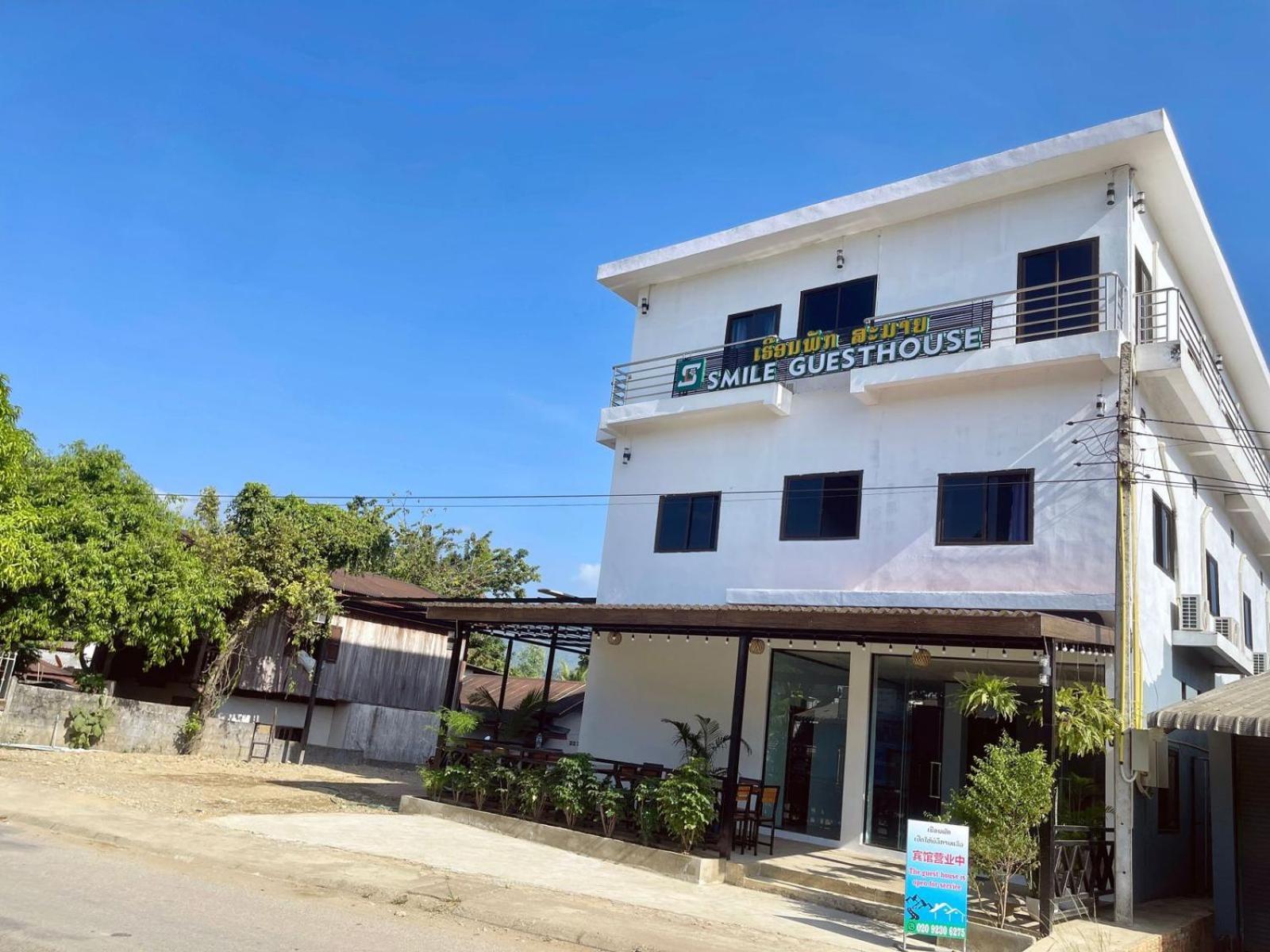 Smile Guesthouse Vangvieng 방 비엥 외부 사진