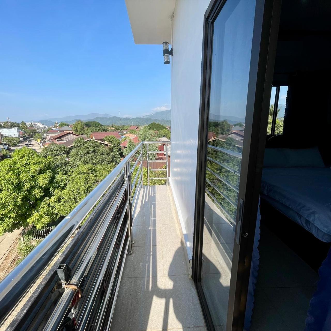 Smile Guesthouse Vangvieng 방 비엥 외부 사진