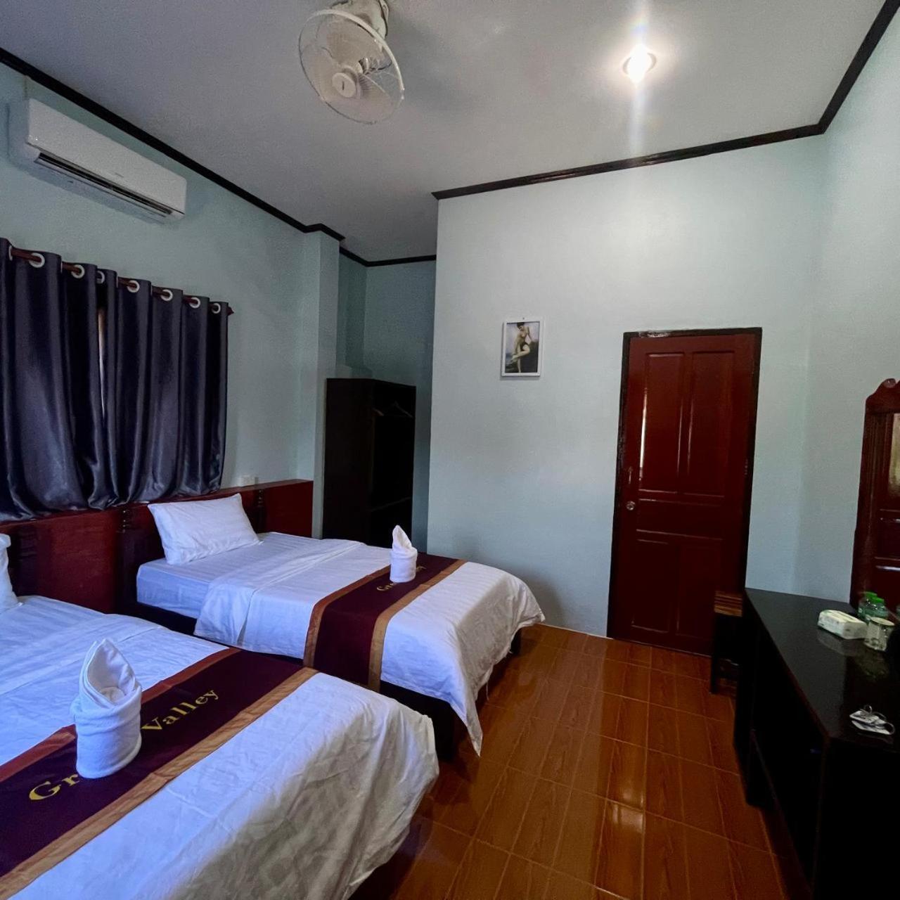 Smile Guesthouse Vangvieng 방 비엥 외부 사진