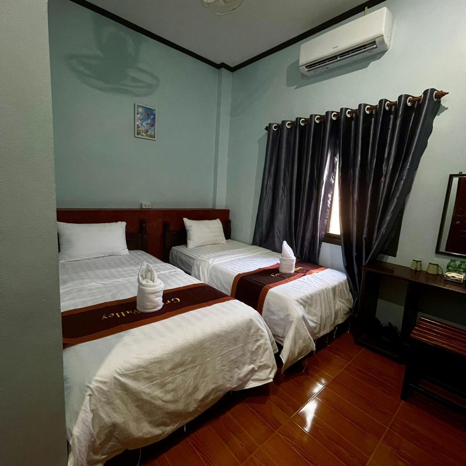 Smile Guesthouse Vangvieng 방 비엥 외부 사진