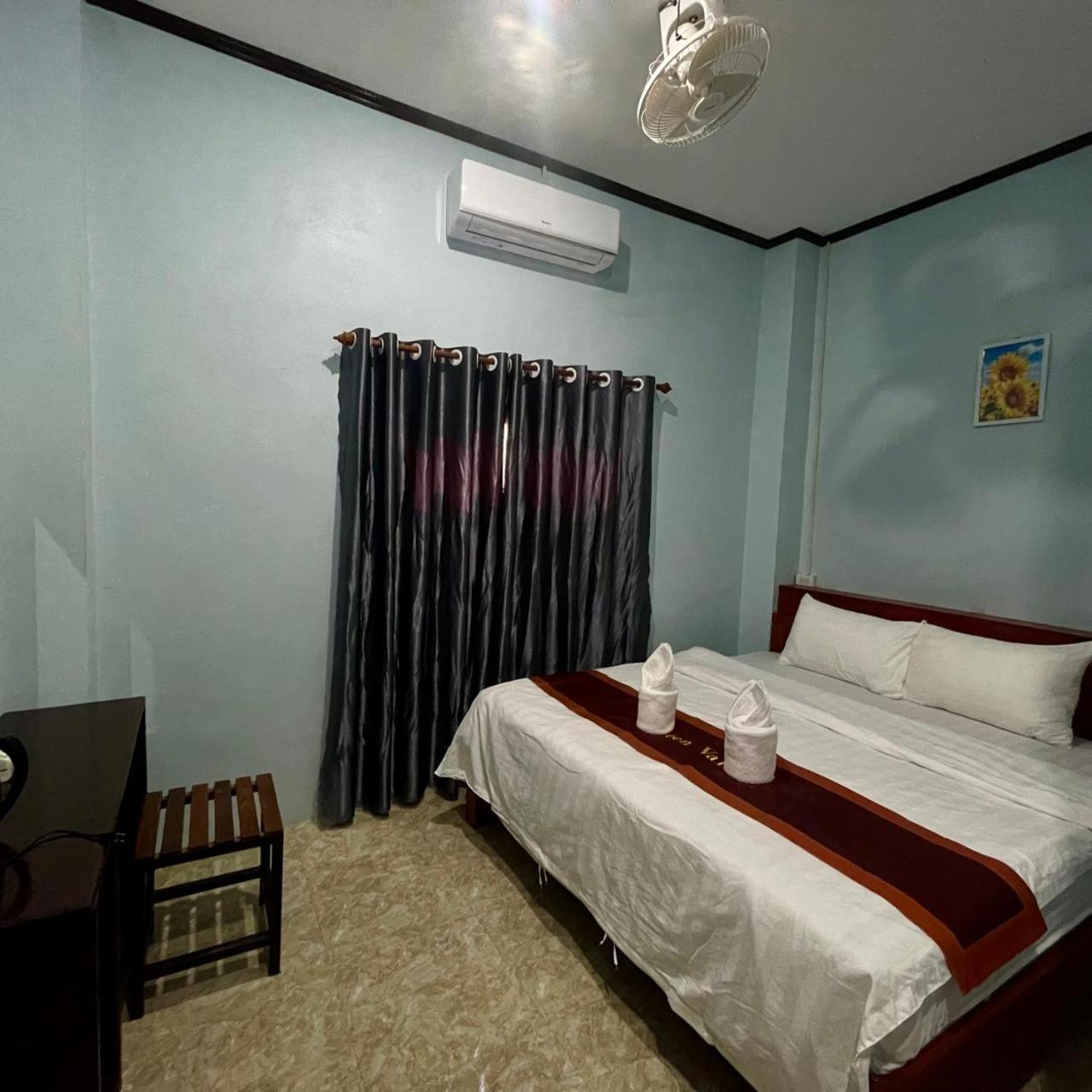 Smile Guesthouse Vangvieng 방 비엥 외부 사진