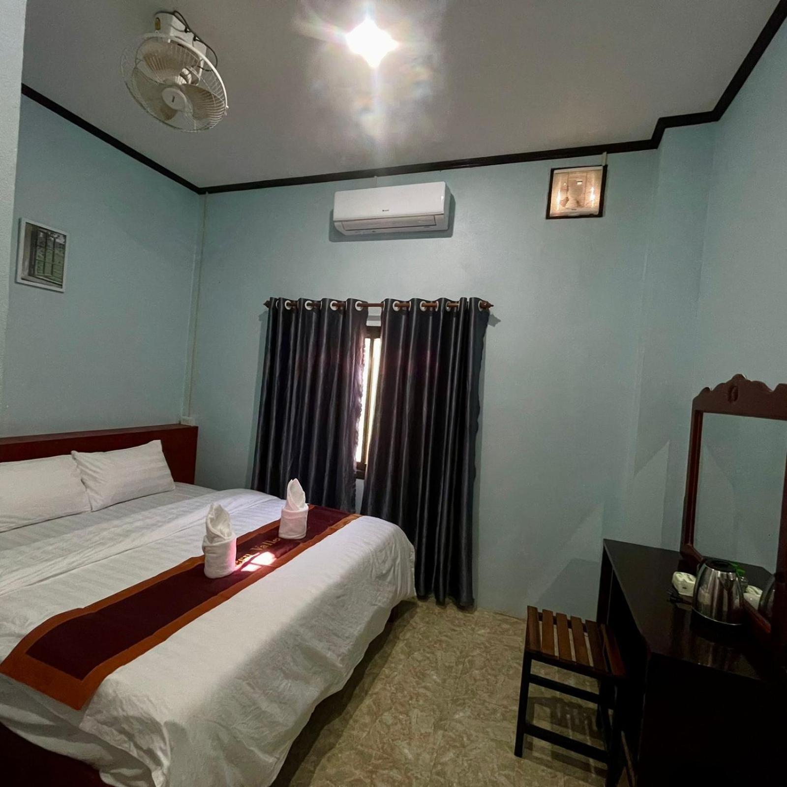 Smile Guesthouse Vangvieng 방 비엥 외부 사진
