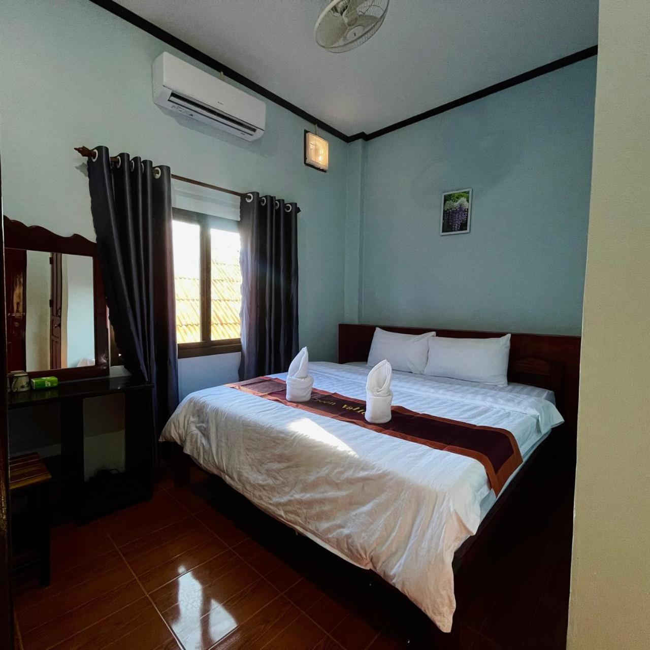 Smile Guesthouse Vangvieng 방 비엥 외부 사진