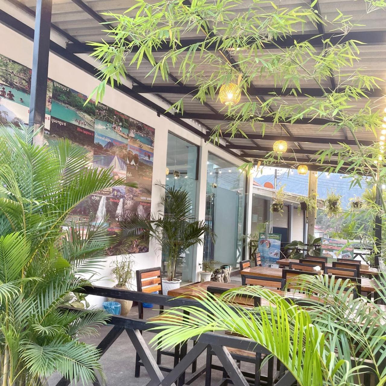 Smile Guesthouse Vangvieng 방 비엥 외부 사진