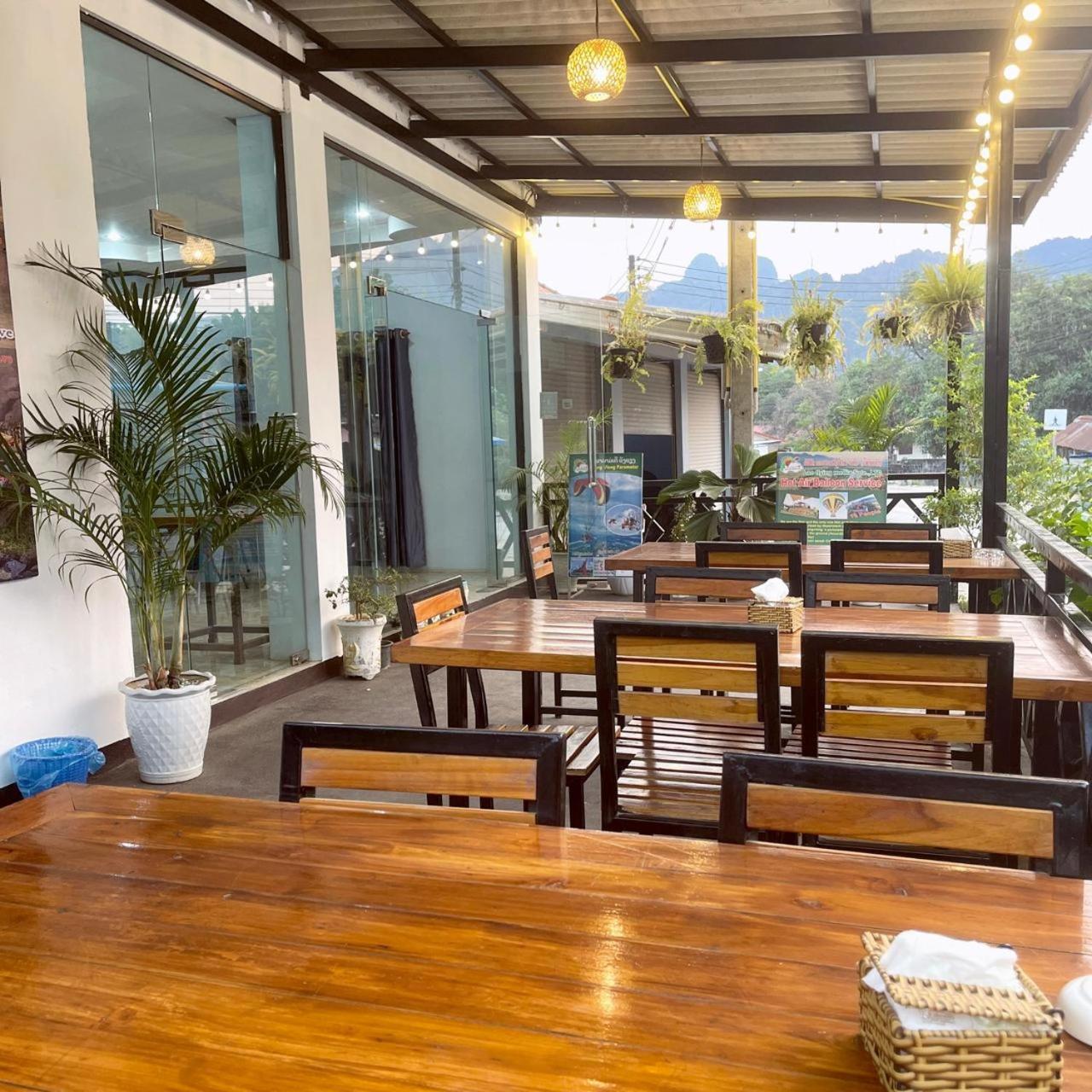 Smile Guesthouse Vangvieng 방 비엥 외부 사진