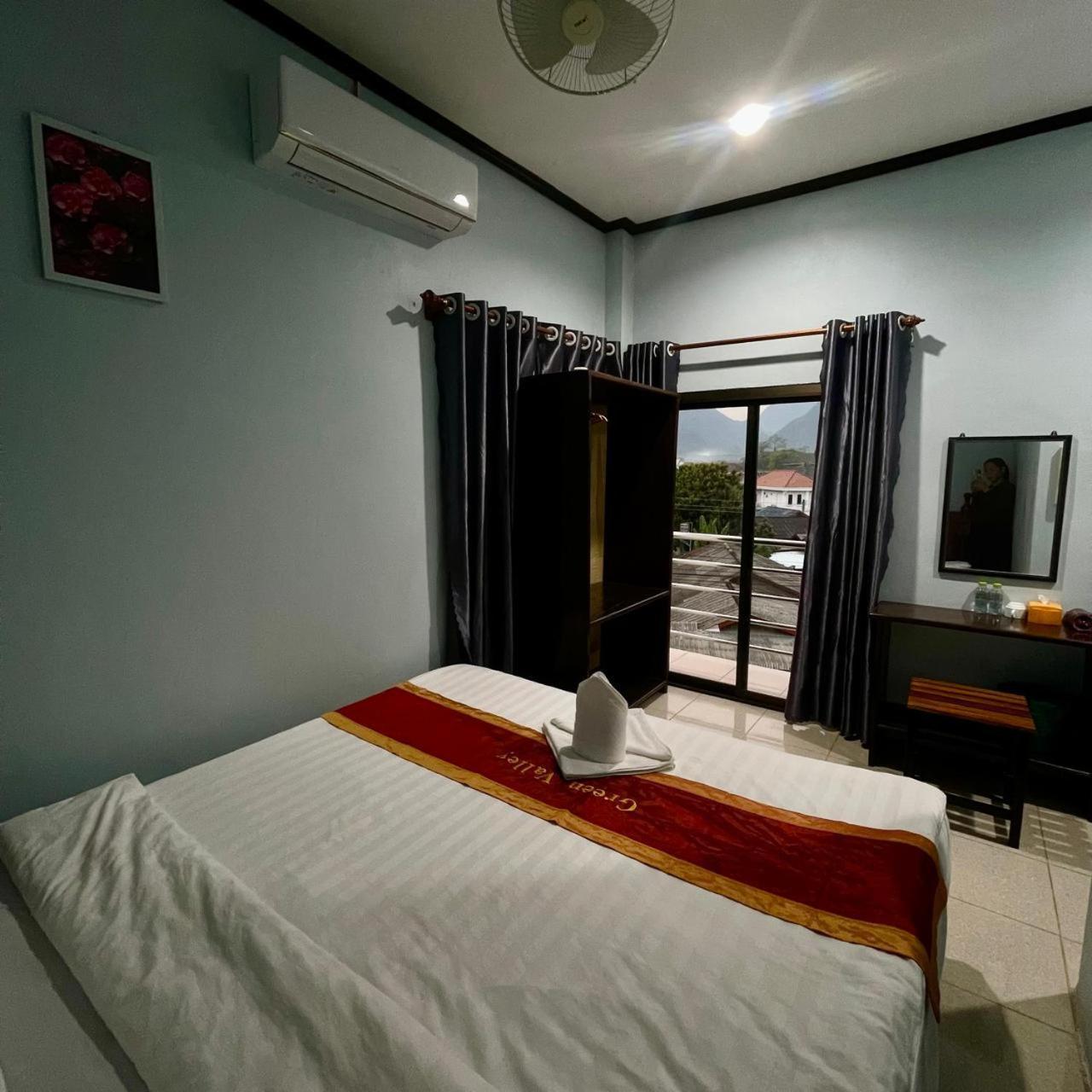 Smile Guesthouse Vangvieng 방 비엥 외부 사진