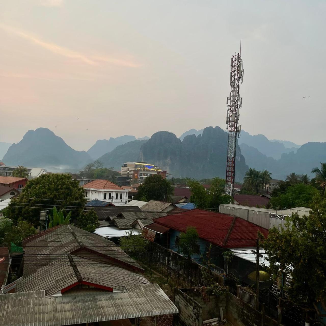 Smile Guesthouse Vangvieng 방 비엥 외부 사진