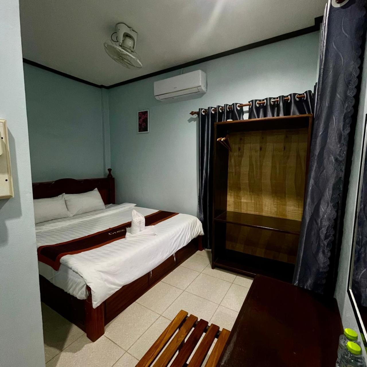 Smile Guesthouse Vangvieng 방 비엥 외부 사진