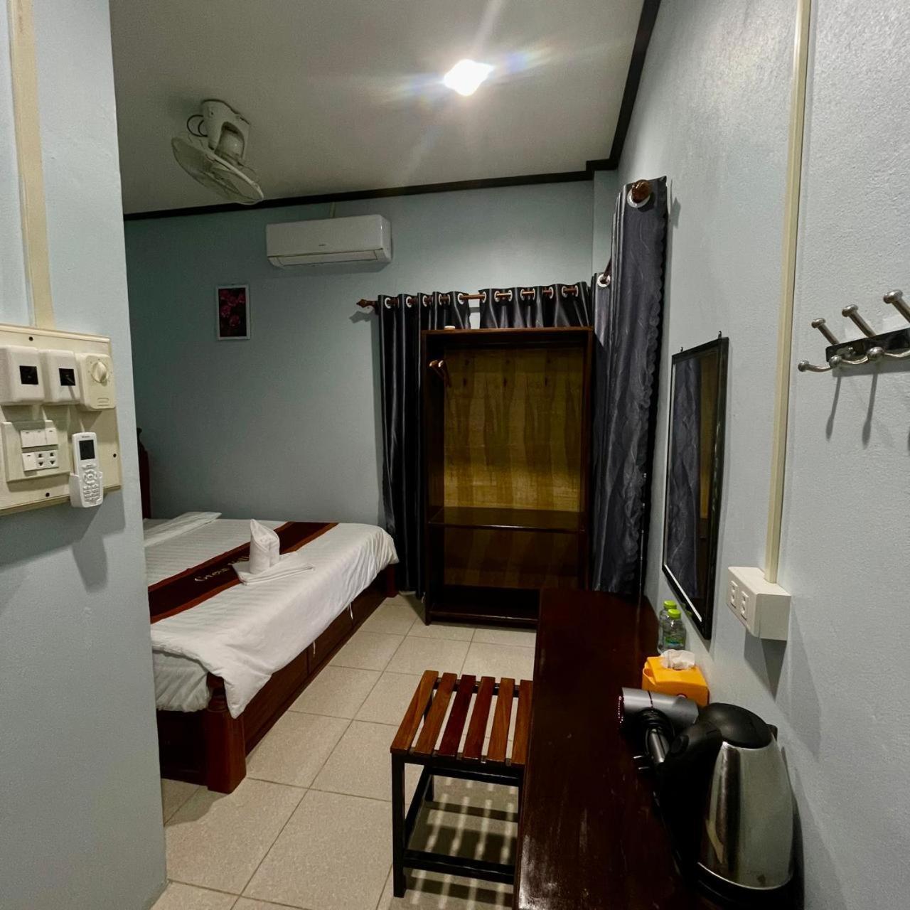Smile Guesthouse Vangvieng 방 비엥 외부 사진