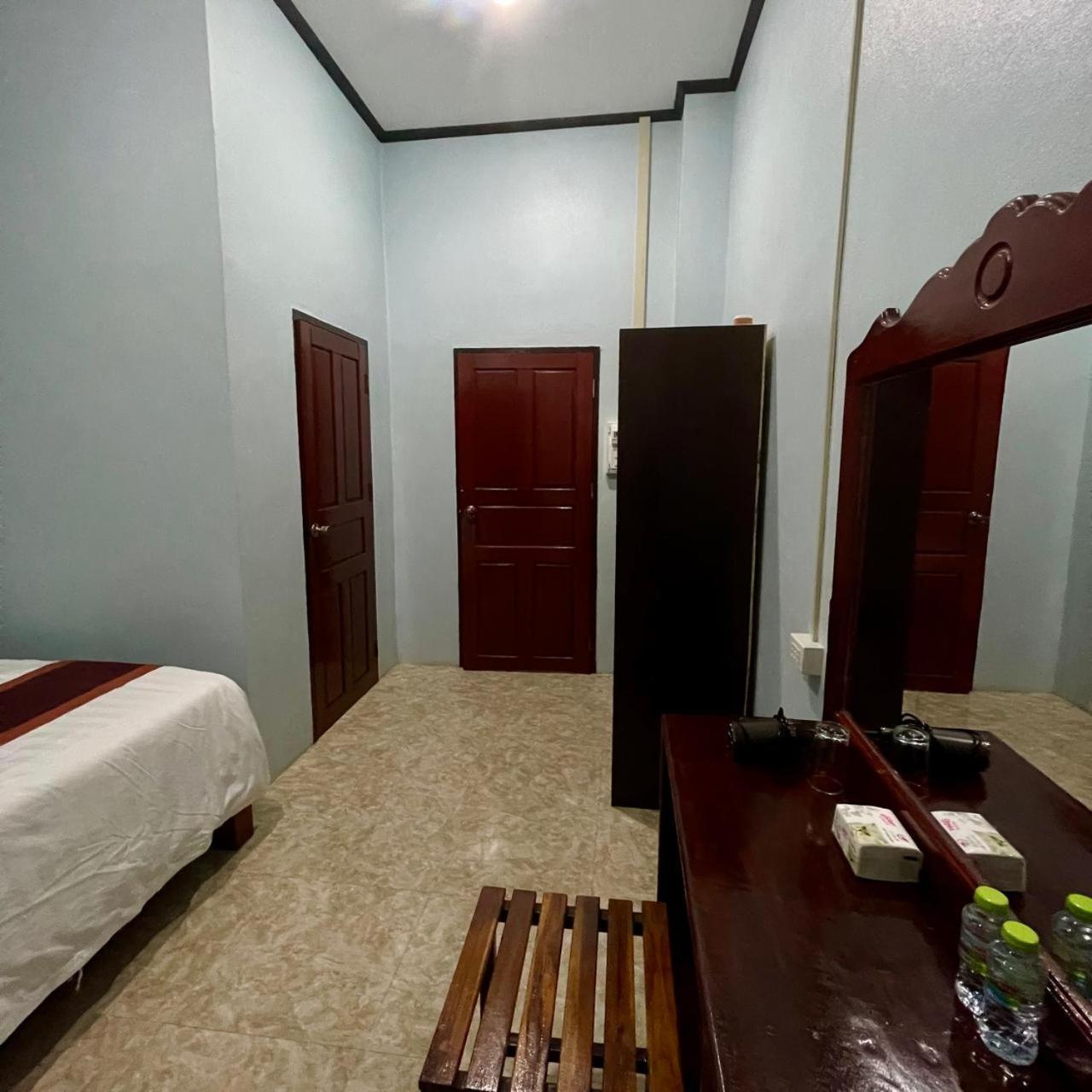 Smile Guesthouse Vangvieng 방 비엥 외부 사진