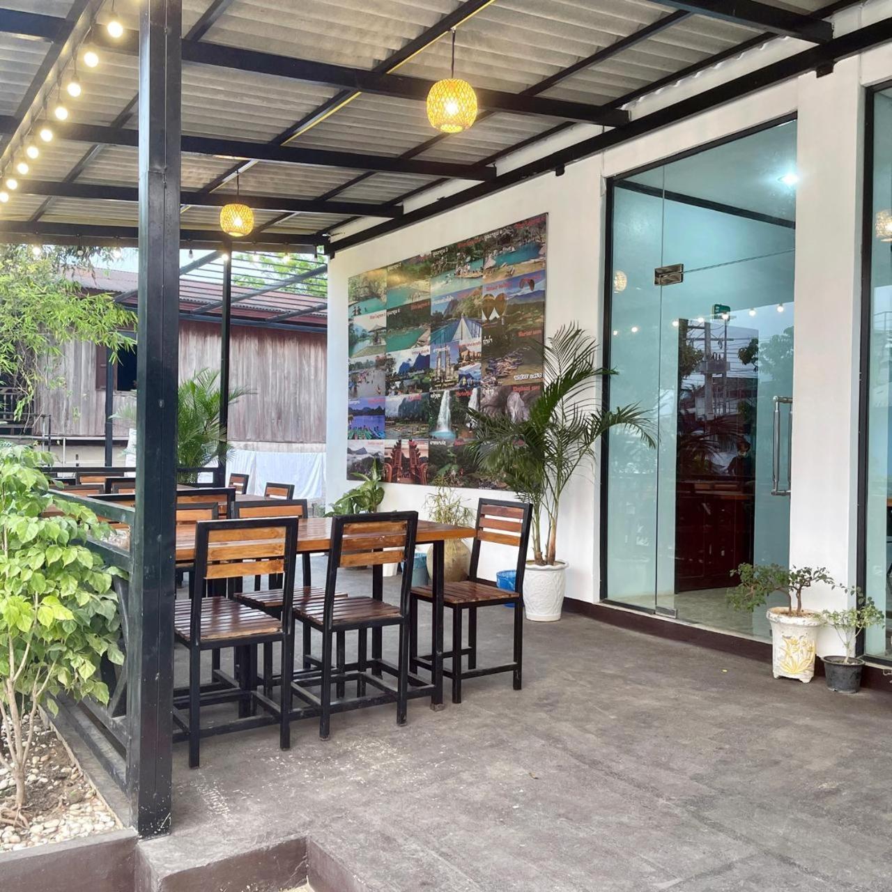 Smile Guesthouse Vangvieng 방 비엥 외부 사진